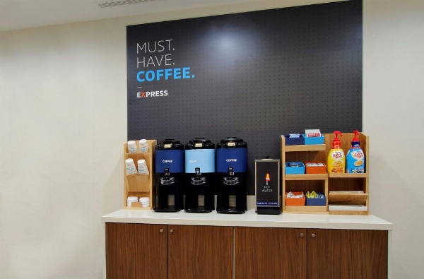 Holiday Inn Express Hotel & Suites Mcpherson image 9